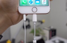 Что будет, если к iPhone одновременно подключить двое наушников (Lightning EarPods и EarPods с 3, 5 мм джеком)